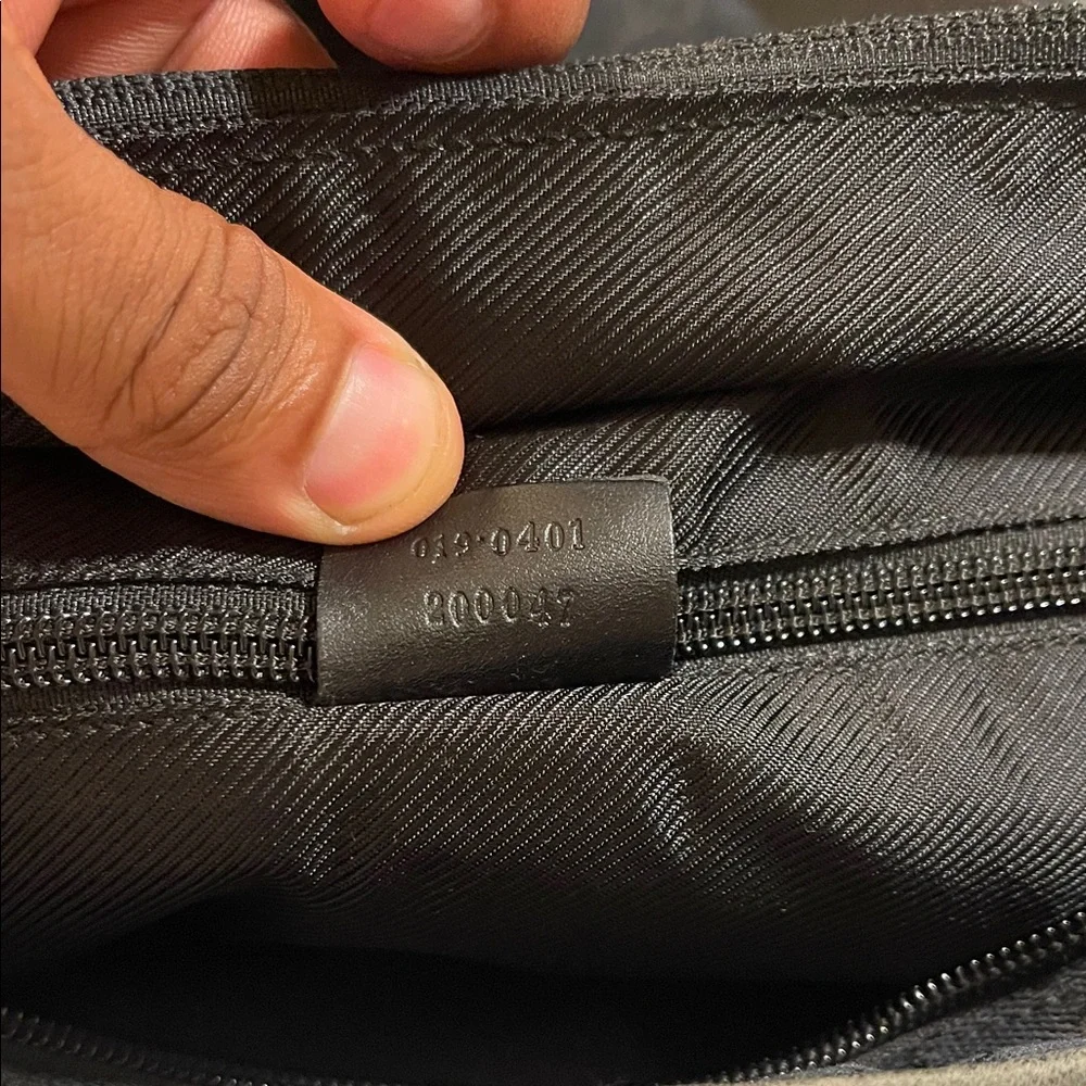 Gucci Black GG Canvas Messenger Tote - Picture 3 of 5